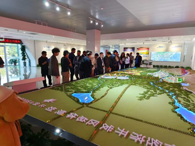 面 2025年中国（喀什）—乌兹别克斯坦投资贸易洽谈活动J9真人游戏第一品牌共建亚欧黄金大通道 共促向西开放新局(图3)